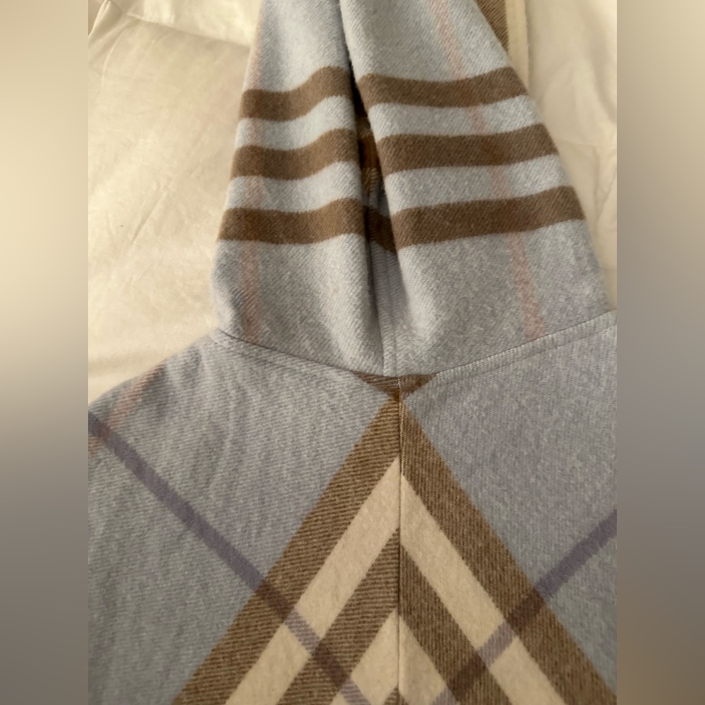 Burberry Cashmere Cape in blue 💙🦋 - Picture 5 of 5